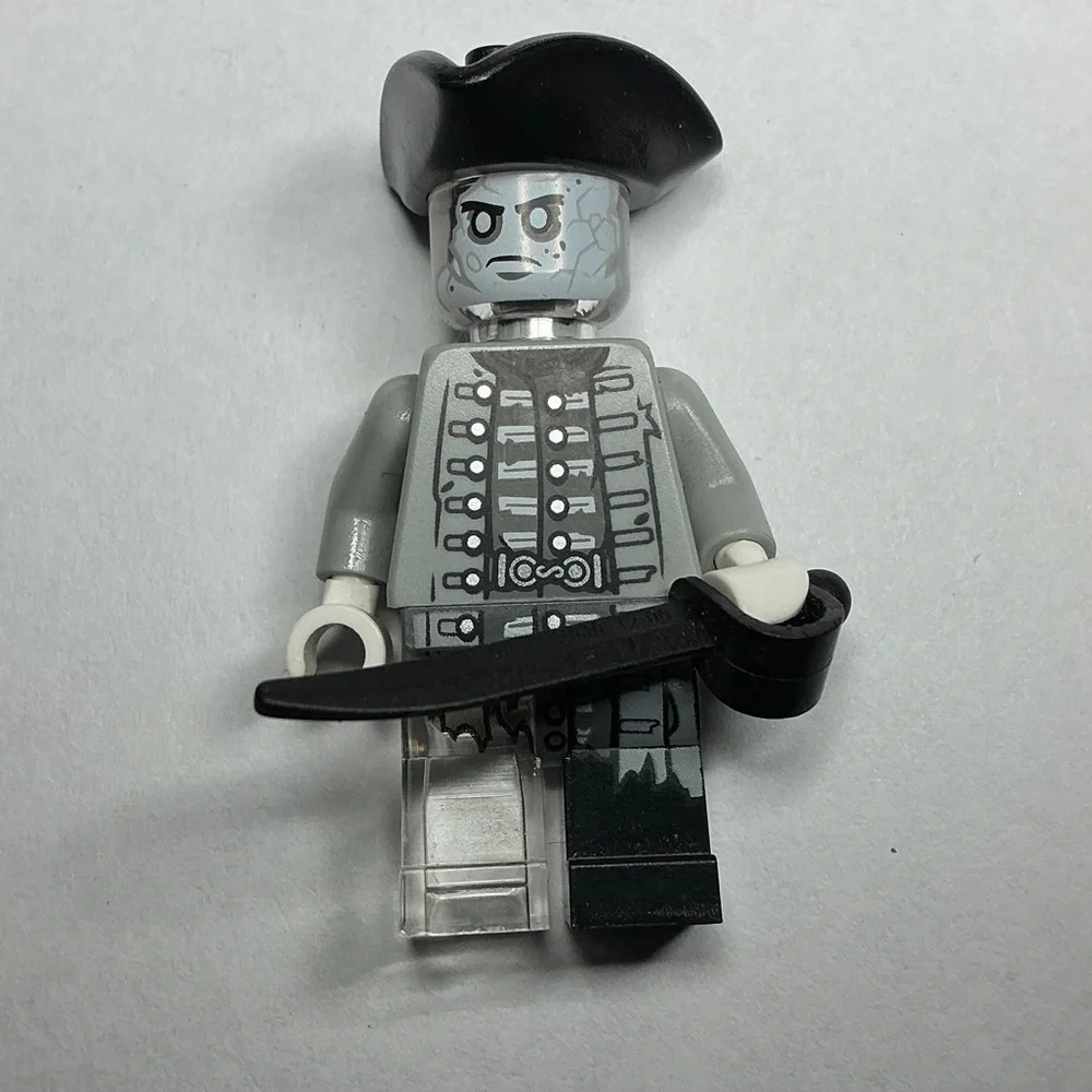OFFICER MAGDA FROM PIRATES OF THE CARIBBEAN MINIFIGURE